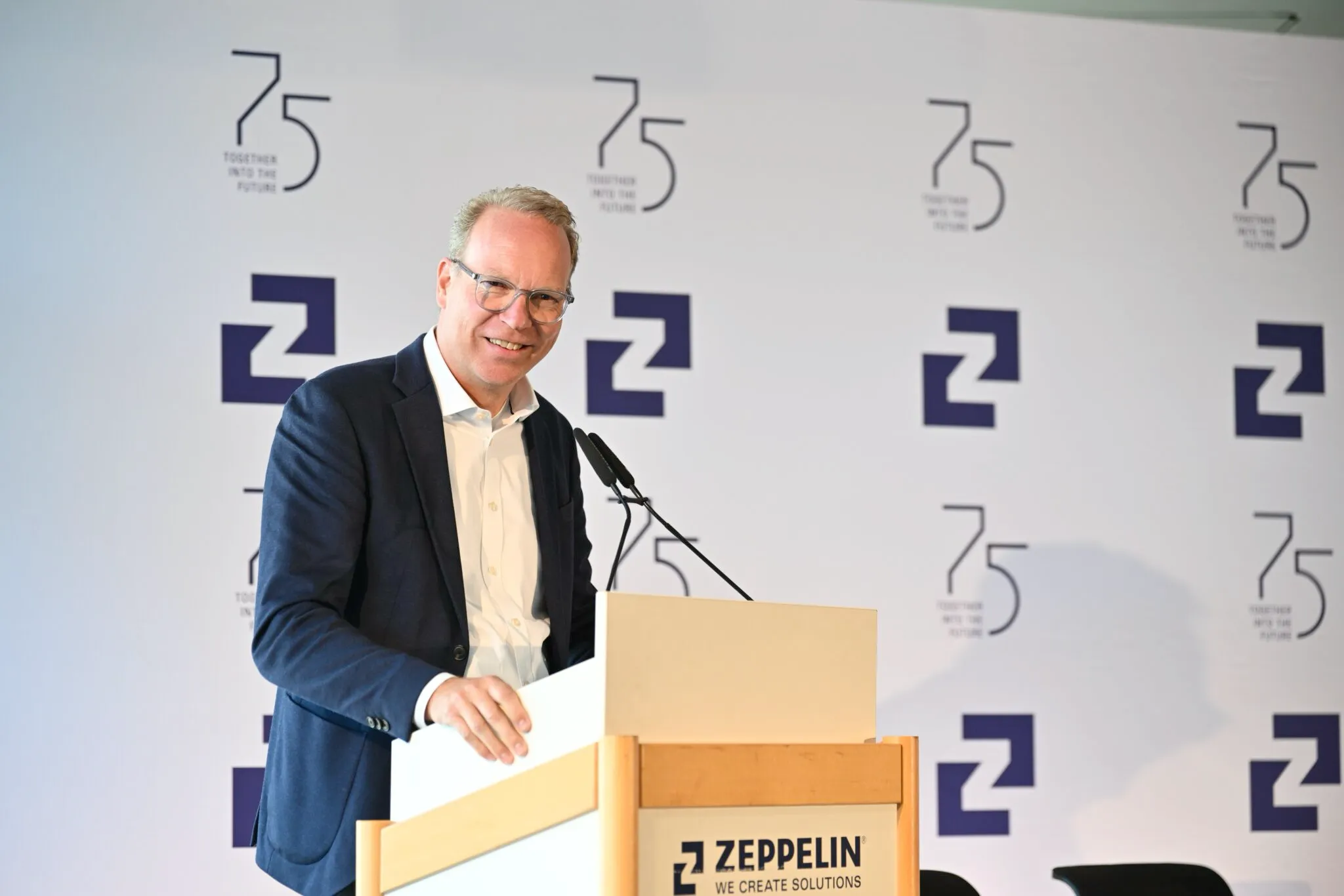 Zeppelin-AR-25-Highlights__Stories_75_Years_of_Zeppelin_Speech_GM-2048×1366