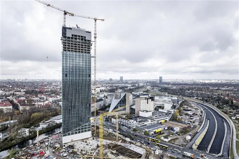 Zeppelin-AR-25-Rental-Successful_orders-Estrel_Tower-Arne-Nagel